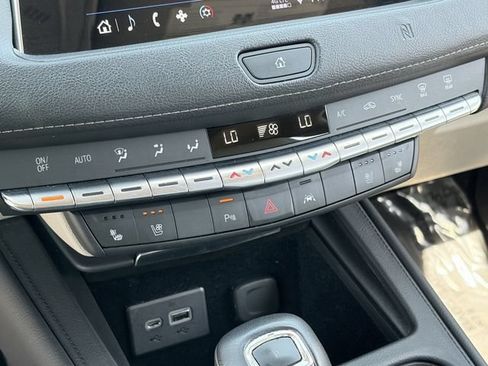Used 2019 Cadillac XT4 Premium Luxury FWD image 16