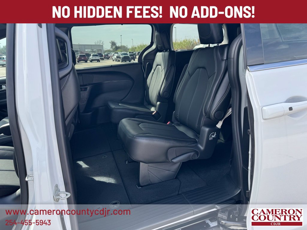 New 2025 Chrysler Pacifica Select FWD image 17