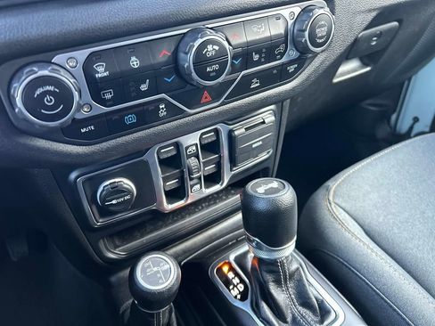 Used 2024 Jeep Wrangler Unlimited w/ Convenience Group image 30