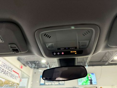 Used 2018 Chevrolet Malibu LT image 19