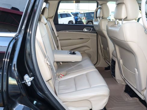 Used 2017 Jeep Grand Cherokee Limited image 28