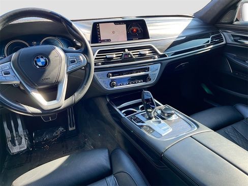 Used 2019 BMW 750i w/ Executive Package image 30