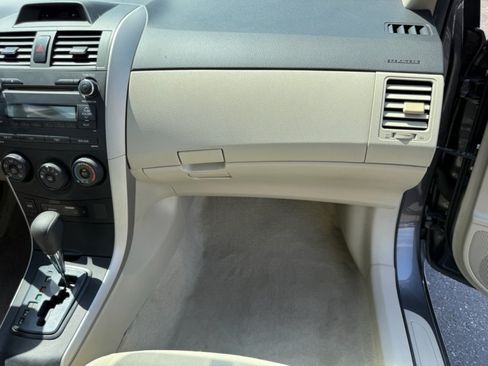 Used 2012 Toyota Corolla L FWD image 23