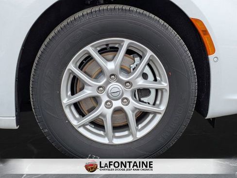 New 2026 Chrysler Pacifica Select image 32