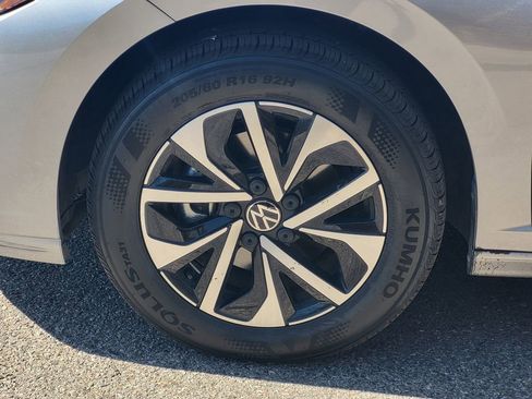 Used 2025 Volkswagen Jetta S image 9