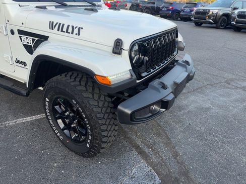 Used 2025 Jeep Gladiator Sport image 6