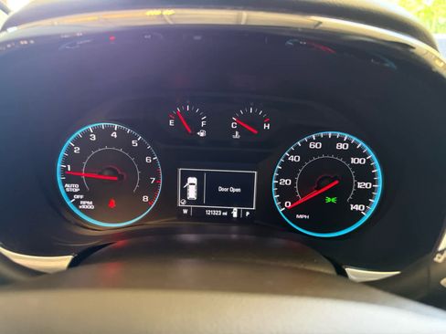 Used 2019 Chevrolet Traverse LS FWD image 3