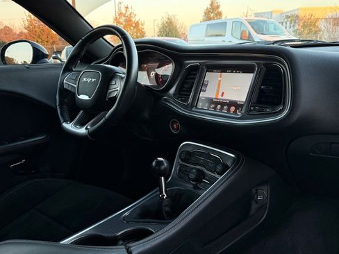 Used 2015 Dodge Challenger SRT Hellcat image 37