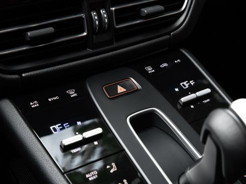 Certified 2023 Porsche Macan S AWD/4WD image 25
