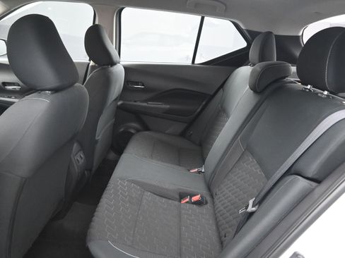 Used 2021 Nissan Kicks SV image 15