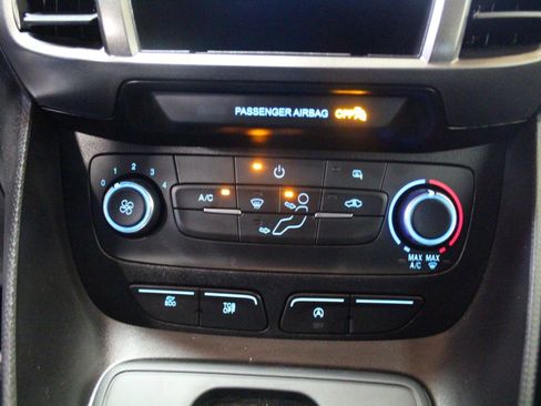 Used 2020 Ford Transit Connect XLT image 13