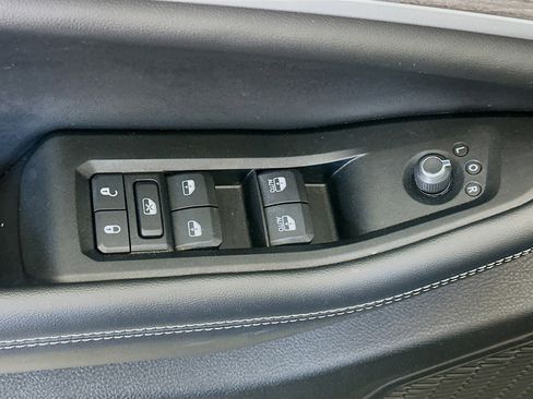 Used 2023 Jeep Grand Cherokee Limited w/ Luxury Tech Group II image 15