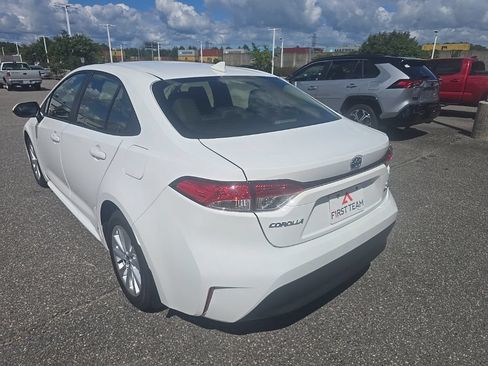 Used 2024 Toyota Corolla LE w/ LE Convenience Package FWD image 7