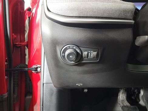 Used 2024 Jeep Compass Latitude image 14