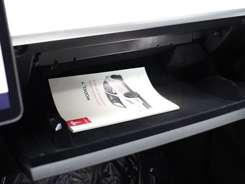 Used 2021 Tesla Model Y Long Range image 11