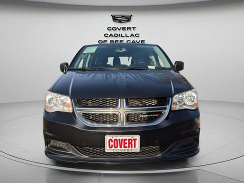 Used 2018 Dodge Grand Caravan SE w/ UConnect Hands-Free Group image 2