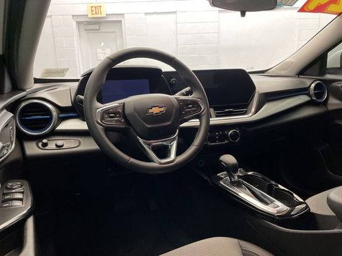 Used 2024 Chevrolet Trax LT w/ Driver Confidence Package FWD image 11