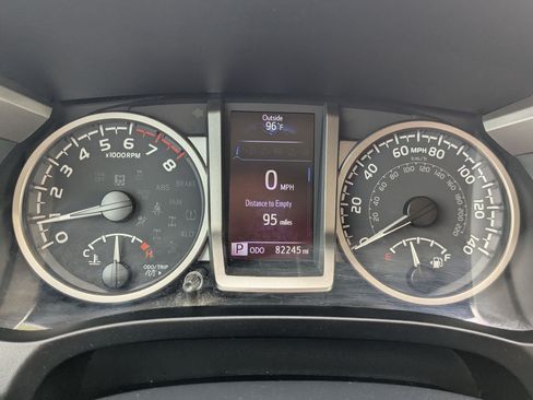 Used 2020 Toyota Tacoma SR5 AWD/4WD image 16