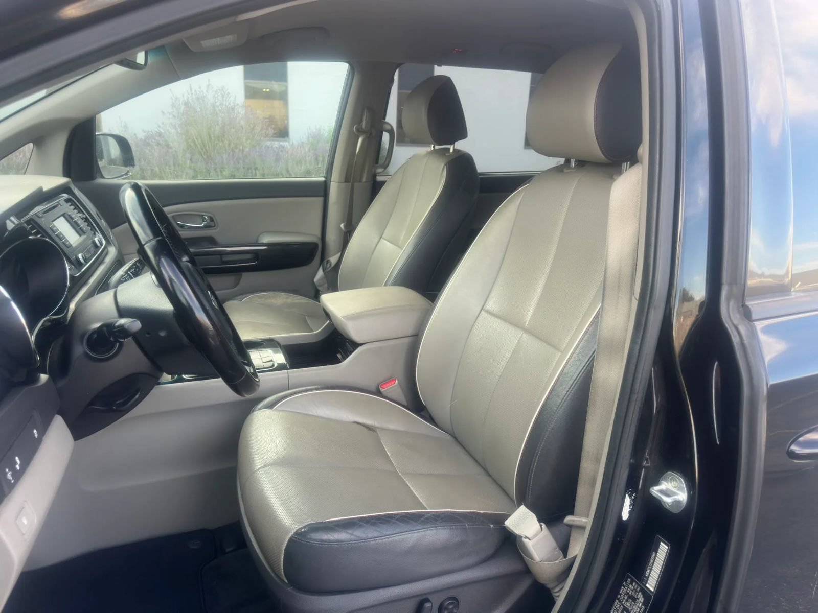 Used 2016 Kia Sedona EX FWD image 10