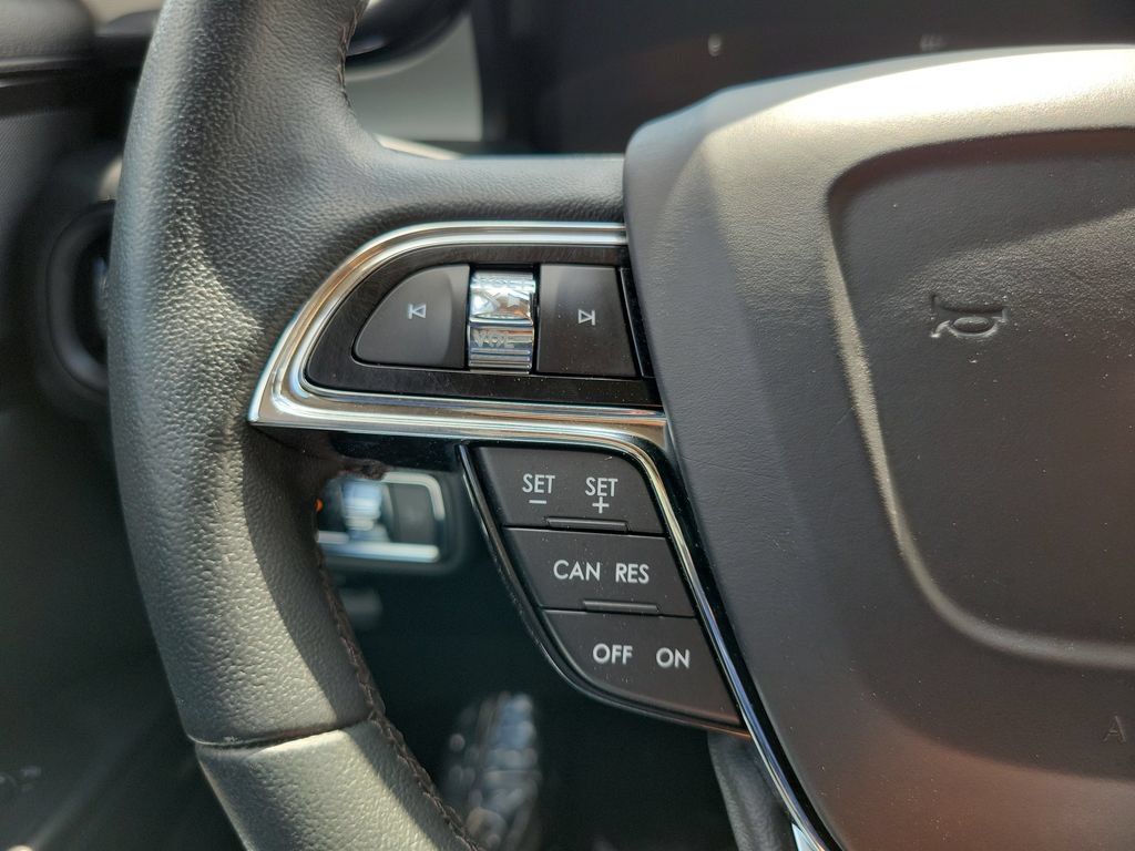 Used 2022 Lincoln Nautilus FWD w/ Premium Package image 22