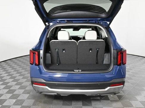 Certified 2025 Kia Sorento SX image 9