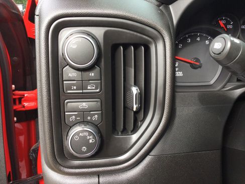 Used 2026 Chevrolet Silverado 1500 Custom w/ Turbomax Blackout Package AWD/4WD image 13
