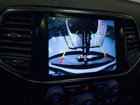 Used 2022 Jeep Grand Cherokee Laredo X image 16