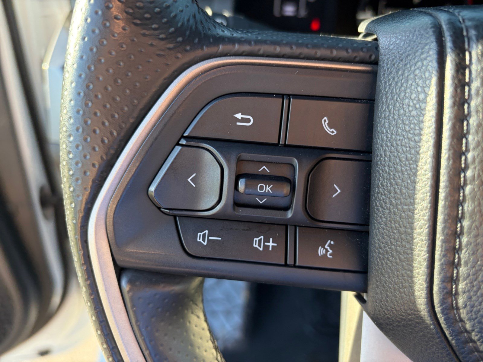 Used 2025 Toyota 4Runner SR5 AWD/4WD image 14