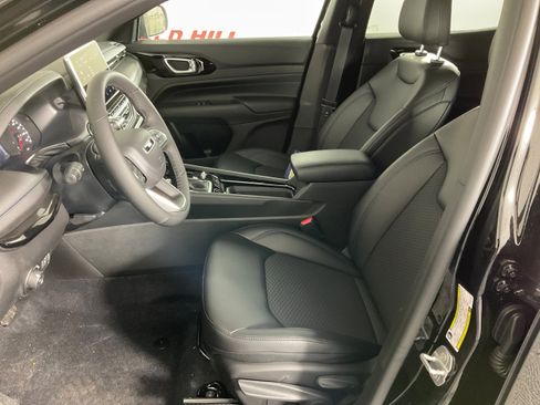 New 2026 Jeep Compass Latitude image 10