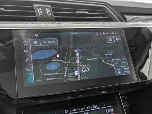 Used 2024 Audi Q8 e-tron Premium Plus w/ Premium Plus Package AWD/4WD image 32
