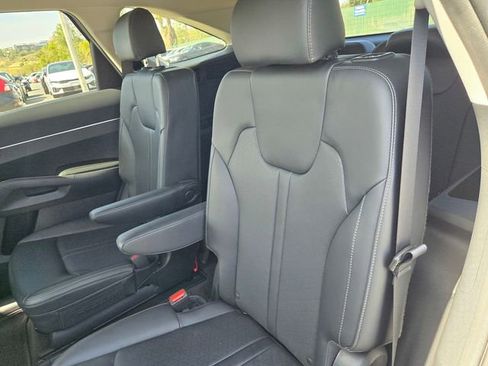 Used 2023 Kia Sorento EX w/ Panoramic Sunroof Package FWD image 11