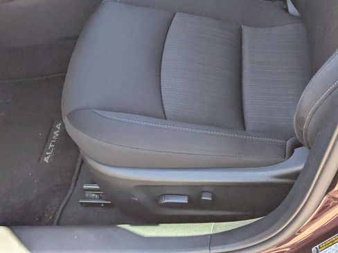 Used 2024 Nissan Altima 2.5 SV image 18