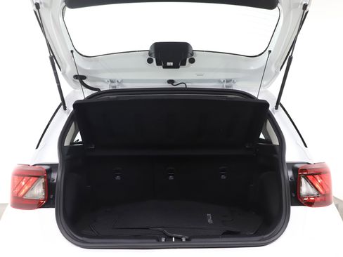 Certified 2026 Hyundai Venue SEL FWD image 17