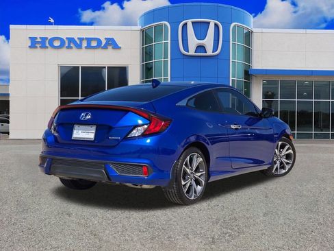 Used 2019 Honda Civic Touring image 3