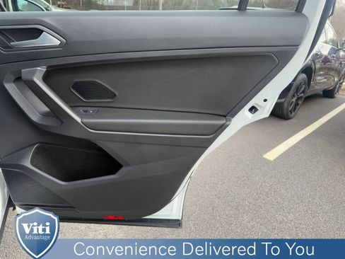 Used 2021 Volkswagen Tiguan SE w/ Panoramic Sunroof Package image 25