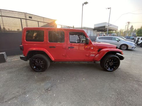 Used 2024 Jeep Wrangler Unlimited Sahara AWD/4WD image 7