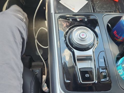 Used 2026 Kia Carnival EX FWD image 27