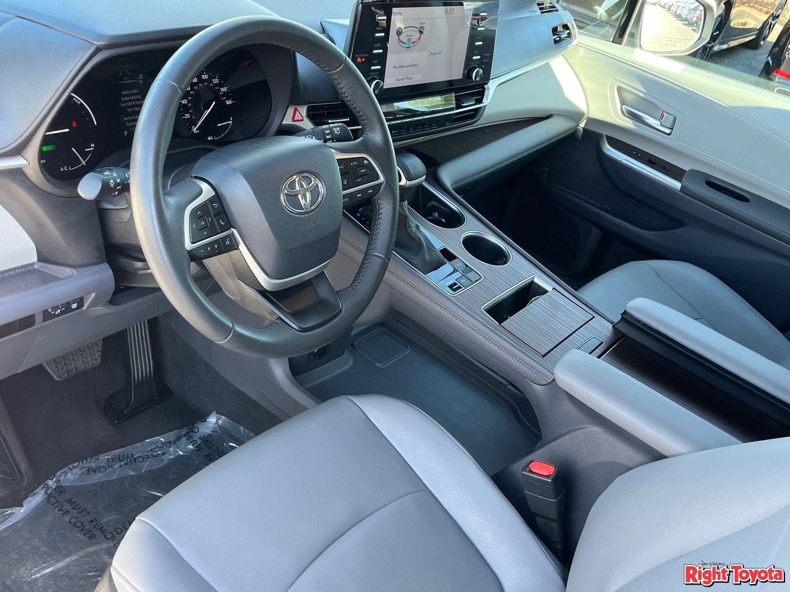 Certified 2024 Toyota Sienna XLE FWD image 20