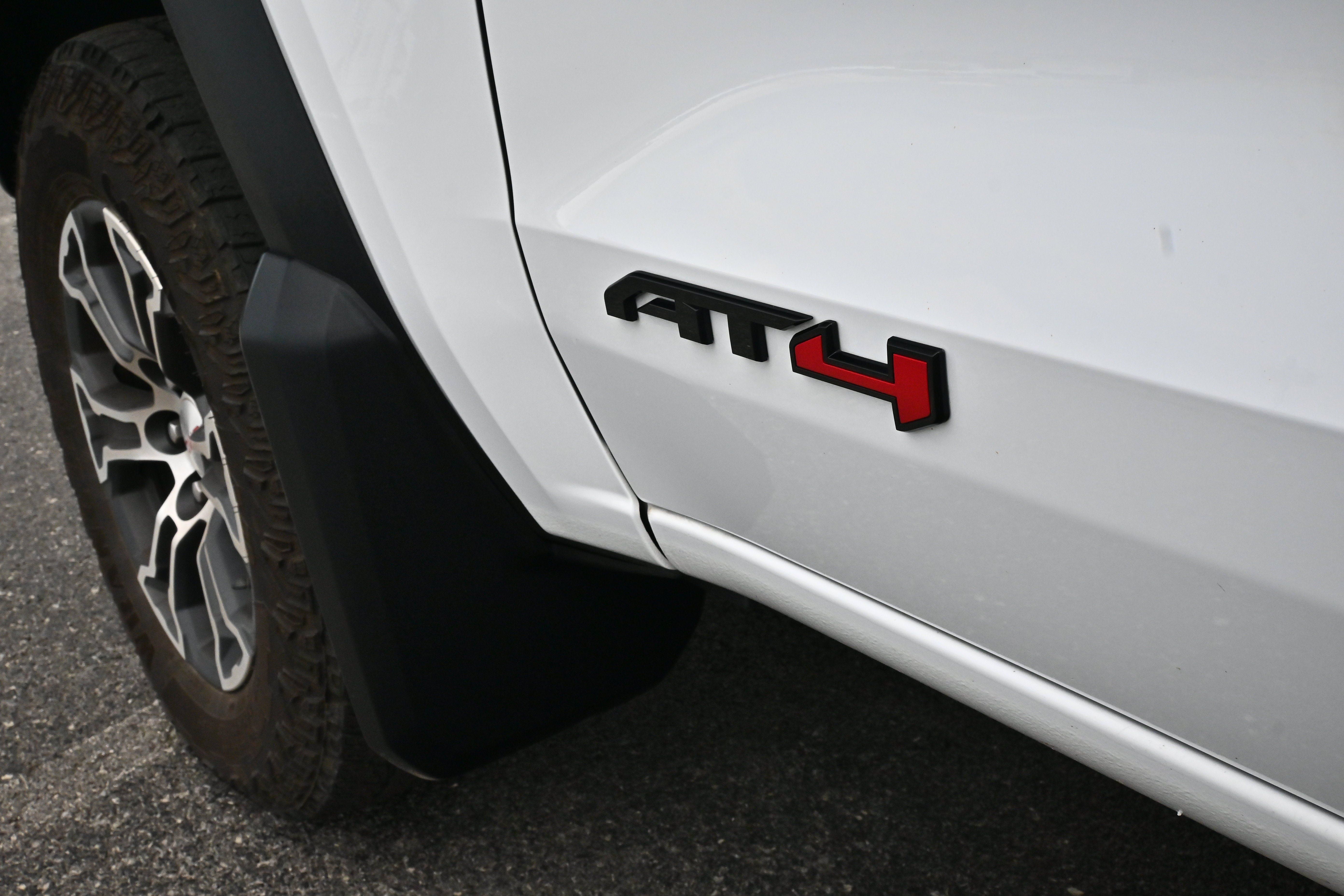Used 2025 GMC Canyon AT4 w/ Technology Plus Package AWD/4WD image 12