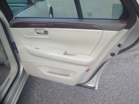 Used 2009 Cadillac DTS w/ Trunk Convenience Package FWD image 22