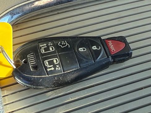 Used 2011 Dodge Grand Caravan Crew w/ Driver Convenience Group image 26