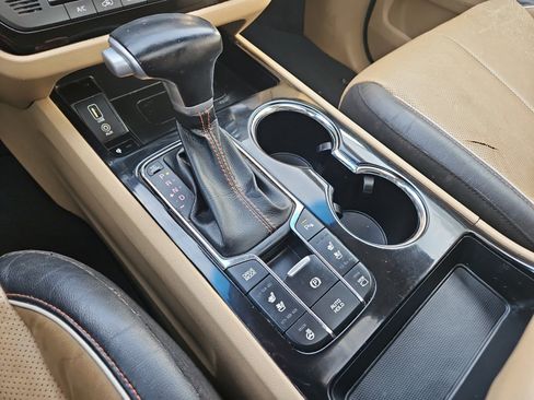 Used 2020 Kia Sedona SX image 26