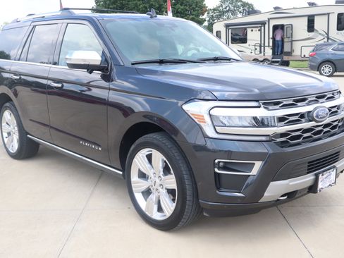 Used 2024 Ford Expedition Platinum AWD/4WD image 3