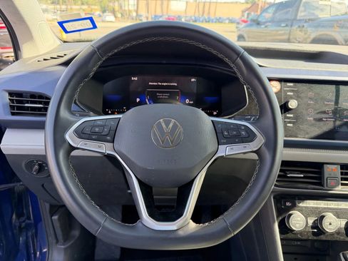 Used 2024 Volkswagen Taos SE image 12