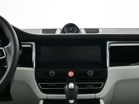 Used 2026 Porsche Macan image 11