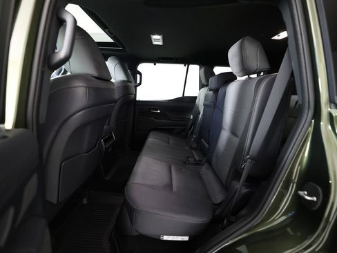 Used 2024 Lexus GX 550 w/ Accessory Package (2T) AWD/4WD image 17