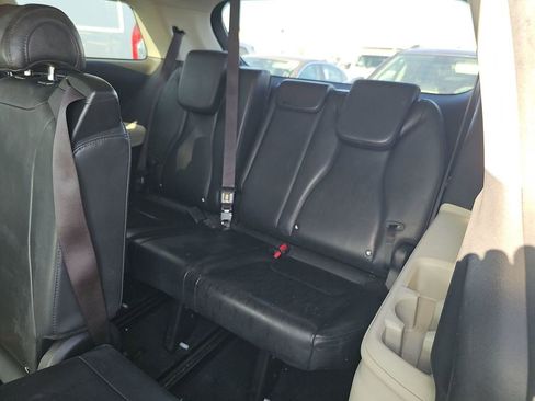 Used 2022 Kia Carnival LX FWD image 6