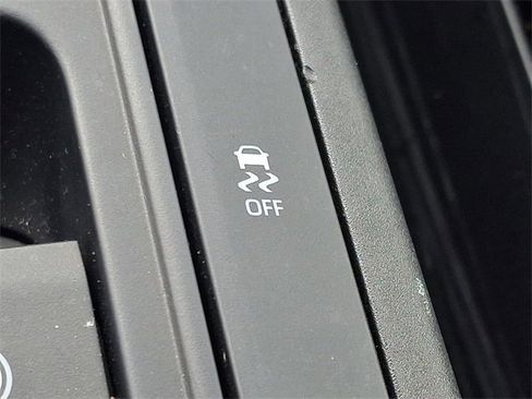 Certified 2025 Toyota Prius LE image 25