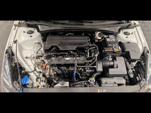 Used 2021 Hyundai Elantra SE FWD image 37