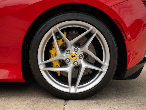 Used 2023 Ferrari F8 Tributo RWD image 18